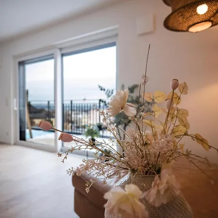 Penthouse & Forest Retreat - Near 公寓